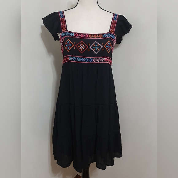 August Sky Ruffled Sleeve Geometric Tiered Mini Dress - Picture 5 of 11